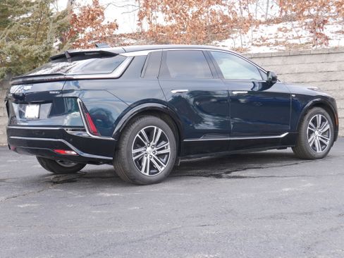 Certified 2024 Cadillac Lyriq Luxury image 7