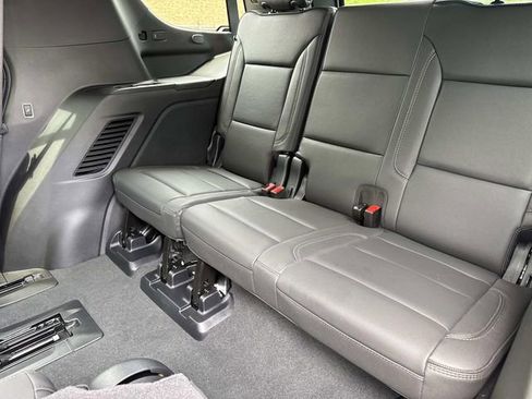 Used 2025 Chevrolet Tahoe High Country AWD/4WD image 13