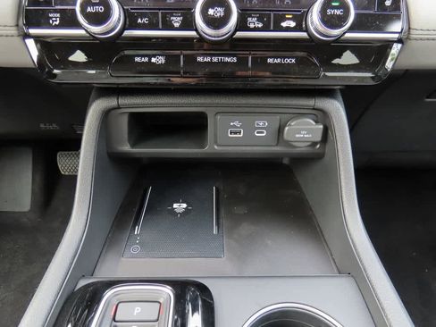 New 2025 Honda Pilot Touring image 23