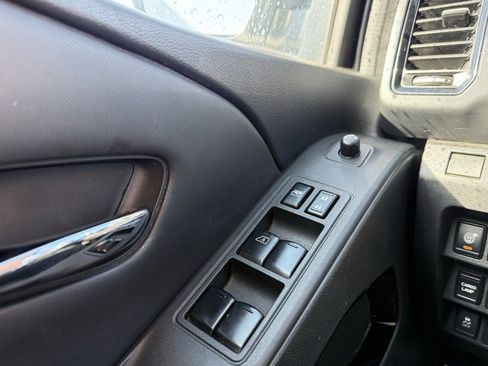 Used 2023 Nissan Frontier SV w/ Midnight Edition Package image 12