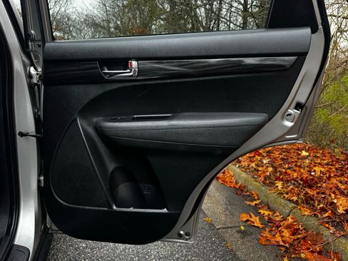 Used 2012 Kia Sorento LX w/ Convenience Pkg image 13