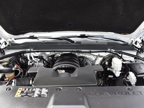 Used 2018 Chevrolet Suburban LT image 16