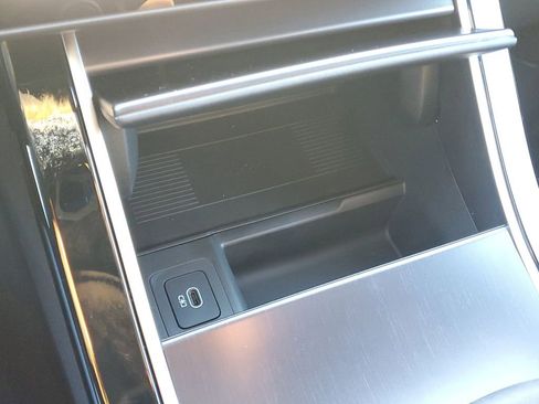 New 2026 Land Rover Range Rover Velar Dynamic SE image 23