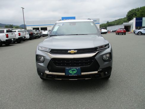 Used 2023 Chevrolet TrailBlazer ACTIV w/ Convenience Package AWD/4WD image 2