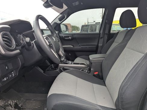 Used 2022 Toyota Tacoma TRD Sport AWD/4WD image 16