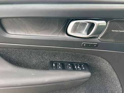 Used 2023 Volvo XC40 Recharge Ultimate w/ Protection Package Premier image 10