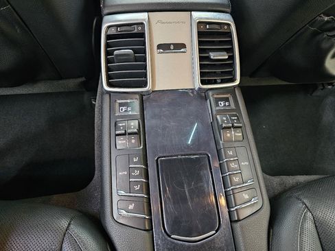Used 2016 Porsche Panamera image 28