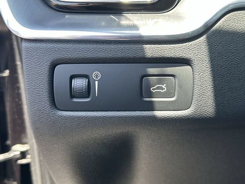 Used 2020 Volvo XC60 T5 Momentum w/ Protection Package Premier FWD image 18