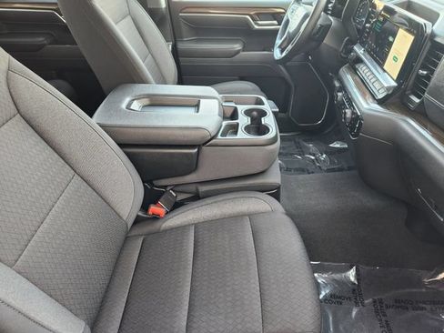 Used 2025 Chevrolet Silverado 1500 LT RWD image 19
