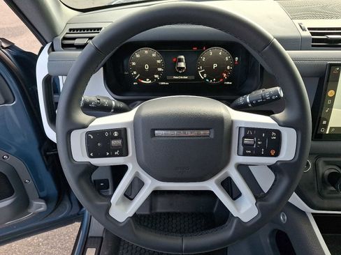 Used 2025 Land Rover Defender 110 S image 20