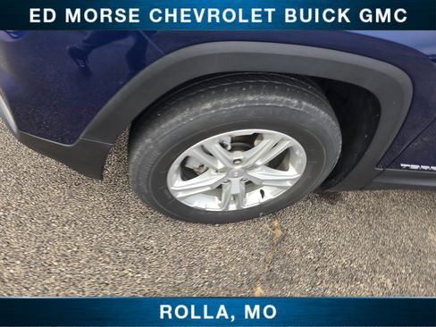 Used 2023 GMC Terrain SLE w/ Driver Convenience Package image 9