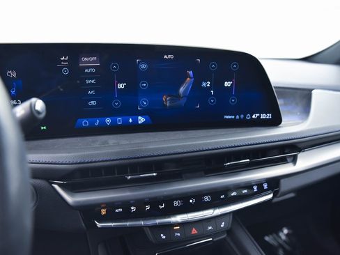 Certified 2024 Cadillac XT4 Sport w/ LPO, Floor Liner Package image 22