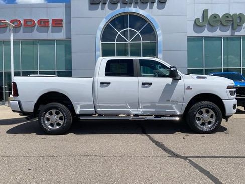 New 2026 RAM 2500 Big Horn AWD/4WD image 4