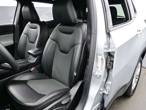 Used 2024 Jeep Compass Latitude image 10