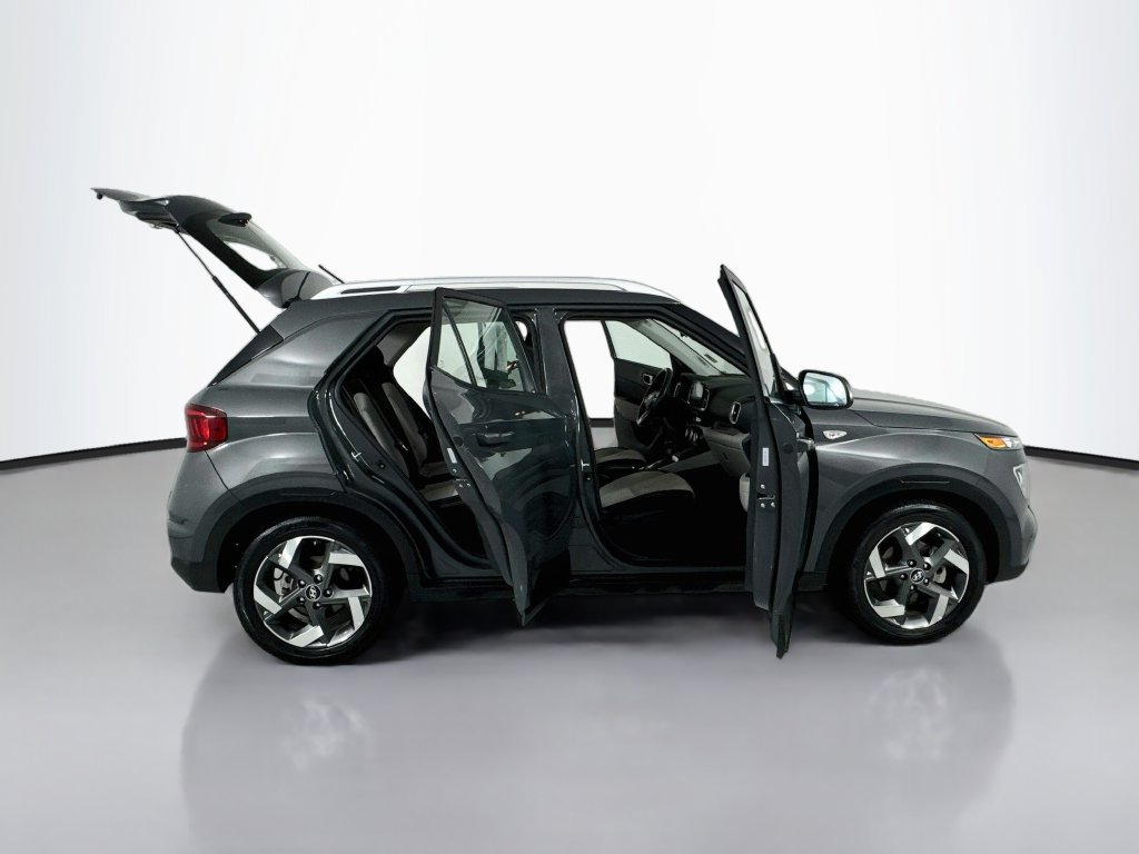 Used 2025 Hyundai Venue SEL FWD image 24