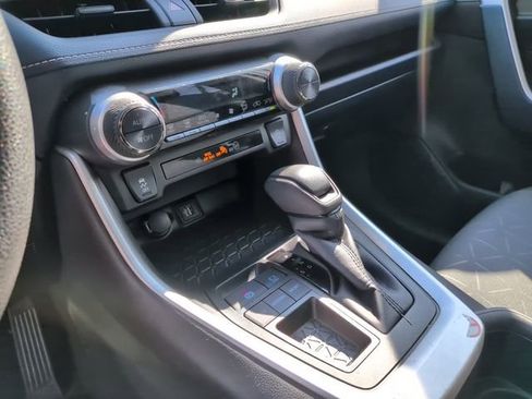 Used 2025 Toyota RAV4 XLE FWD image 20