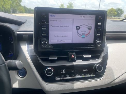 Used 2021 Toyota Corolla LE FWD image 10