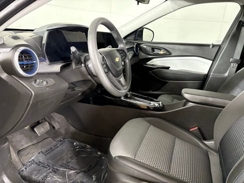 Used 2024 Chevrolet Trax LT FWD image 24