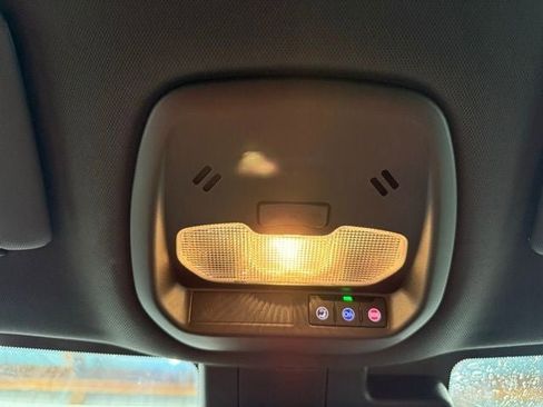 Used 2024 Chevrolet Trax RS FWD image 18