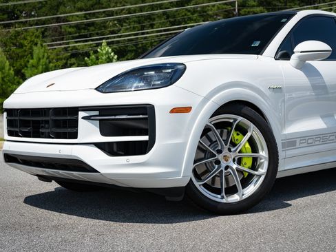 Used 2024 Porsche Cayenne S AWD/4WD image 6