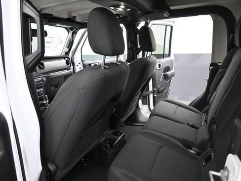 Used 2022 Jeep Gladiator Sport AWD/4WD image 13