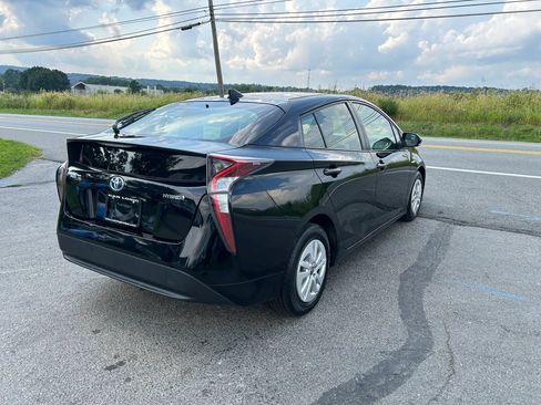 Used 2017 Toyota Prius Four FWD image 8