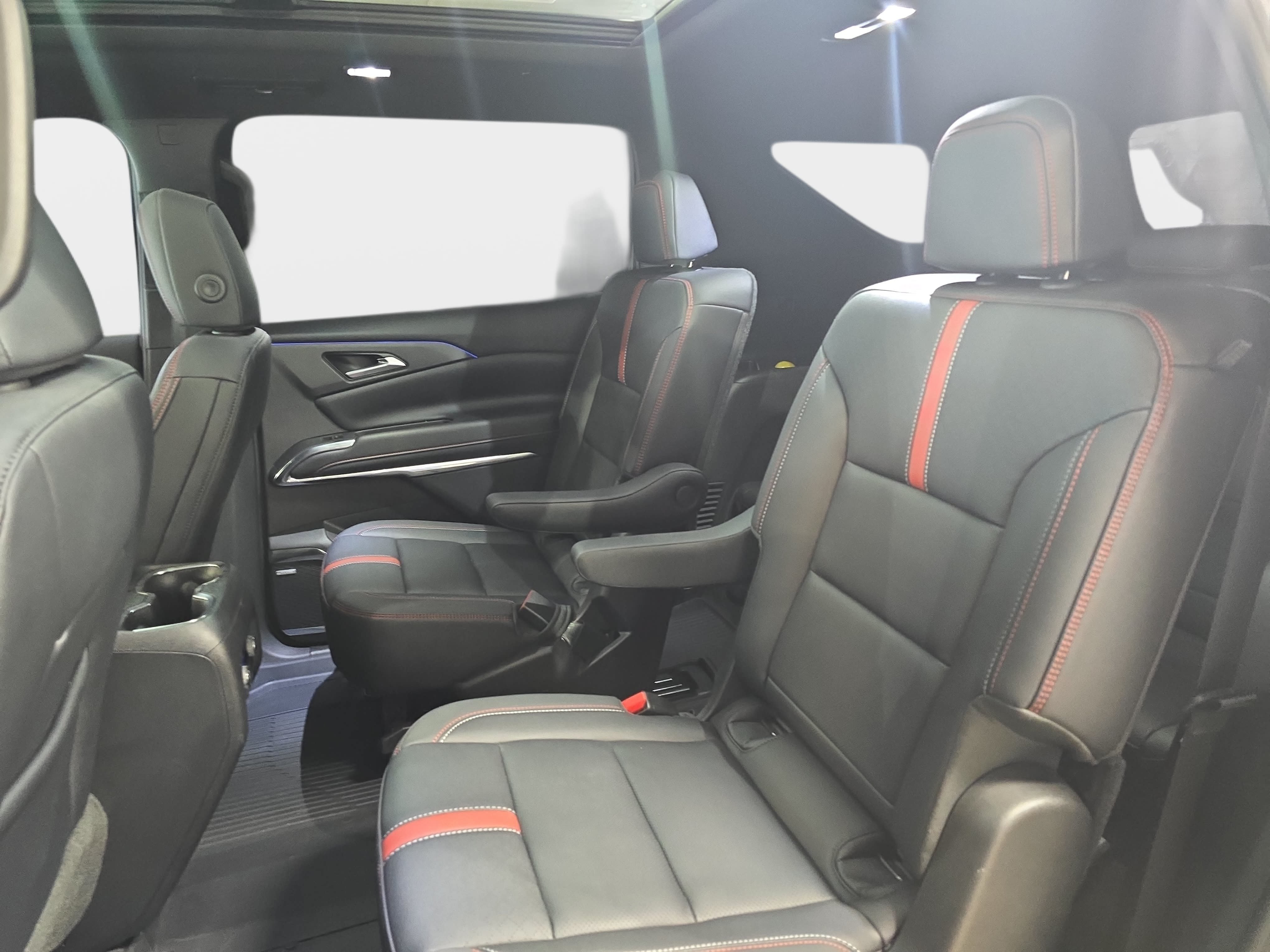 Used 2026 Chevrolet Traverse RS w/ LPO, Floor Liner Package FWD image 11