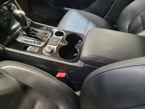 Used 2016 Volkswagen Touareg Sport image 26