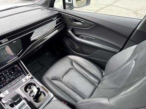 Used 2022 Audi Q7 3.0T Premium Plus w/ Premium Plus Package AWD/4WD image 38