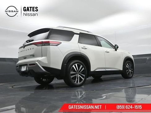 Used 2024 Nissan Pathfinder Platinum AWD/4WD image 43