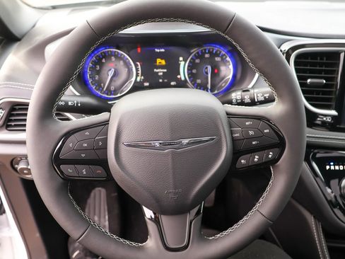 New 2026 Chrysler Pacifica Limited w/ S Appearance Package AWD/4WD image 30