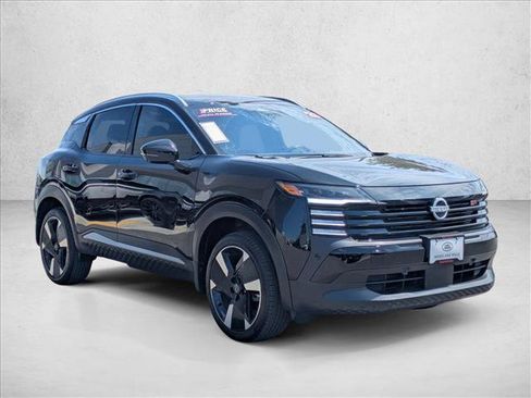 Used 2025 Nissan Kicks SR FWD image 3