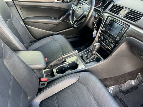 Used 2016 Volkswagen Passat 1.8T SE w/ Lighting Package (P06) image 16