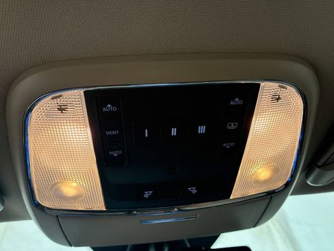 Used 2013 Chrysler 300 C Luxury Series w/ Harman Kardon Audio Group AWD/4WD image 21