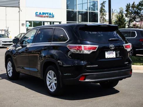 Used 2014 Toyota Highlander LE image 2