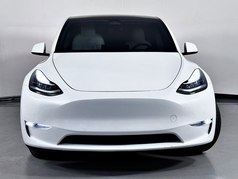 Used 2021 Tesla Model Y Long Range image 7