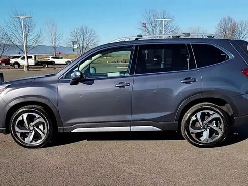 Used 2023 Subaru Forester Touring image 5
