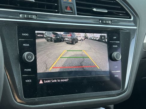 Used 2020 Volkswagen Tiguan SE AWD/4WD image 19