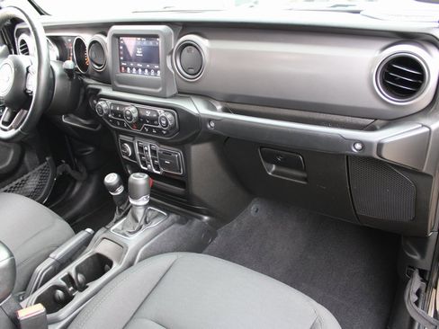 Used 2021 Jeep Gladiator Willys image 25