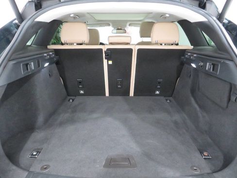 Used 2017 Jaguar F-PACE Premium image 13