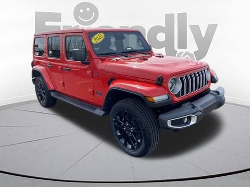 Used 2025 Jeep Wrangler Unlimited Sahara AWD/4WD image 3