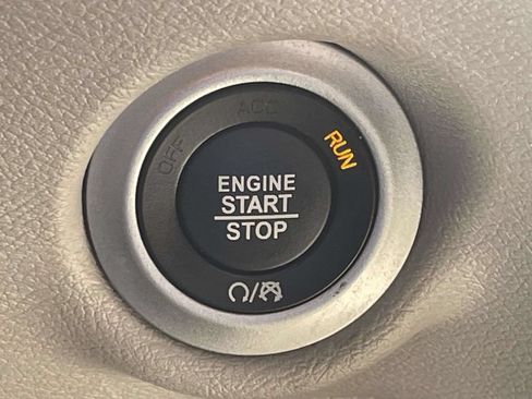 Certified 2023 Chrysler Pacifica Touring-L FWD image 34
