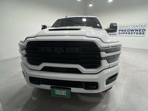Used 2025 RAM 2500 Laramie AWD/4WD image 3