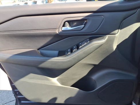 Used 2026 Nissan Rogue SL image 16