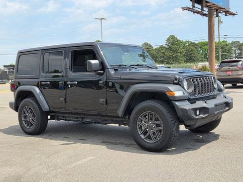 Used 2025 Jeep Wrangler Unlimited Sport AWD/4WD image 4