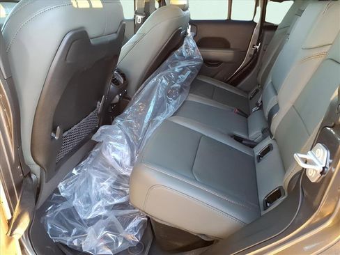 New 2026 Jeep Gladiator Mojave image 10