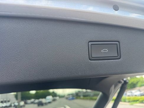 Used 2024 Volkswagen Tiguan SE w/ Panoramic Sunroof Package AWD/4WD image 25