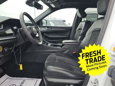 Used 2023 Jeep Grand Cherokee L Laredo image 5