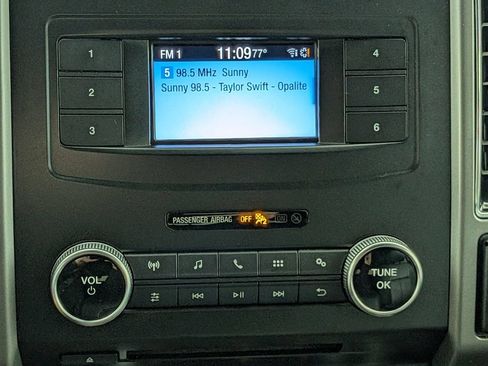 Used 2018 Ford Expedition XLT w/ Equipment Group 201A RWD image 18
