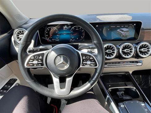 Used 2021 Mercedes-Benz GLB 250 4MATIC image 15